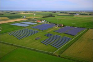 Hybrides Speichersystem steuert Pellwormer Wind- und Solartrom_hier_Hybridkraftwerk auf Pellworm_Foto_Schleswig-Holstein Netz AG