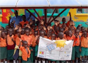 Photovoltaik-Inselanlage versorgt UgandaKids-Schule mit Solarstrom_Foto_SMA Solar Technology AG