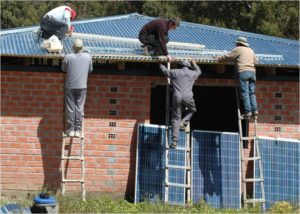 Solar-Gesundheitszentrum in Lojpaya am Titicacasee an Bevoelkerung uebergeben_hier_Solaranlage auf dem neuen Gesundheitszentrum in Lojpaya_Foto_LV Thueringen der DGS