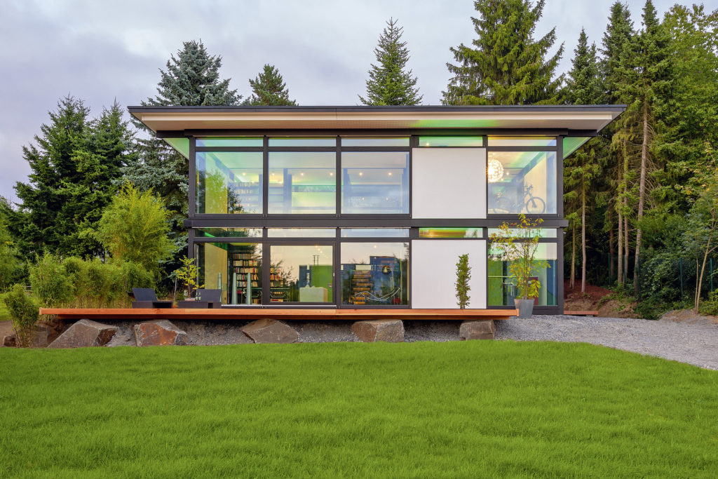 Ein Eigenheim im Grünen bietet Freiraum und Komfort. (Foto: BDF/HUF HAUS)