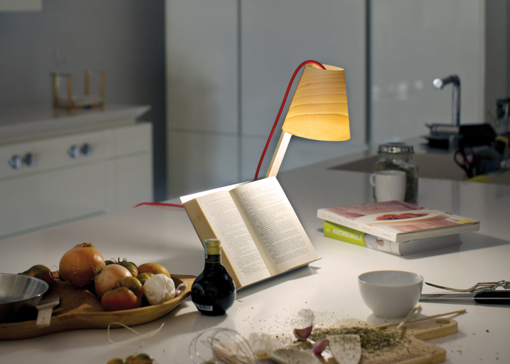 Die Schreibtischleuchte „Asterisco“ gewann im Jahr 2015 den iF Design Award. (Foto: LUZIFERLAMPS S.L.)