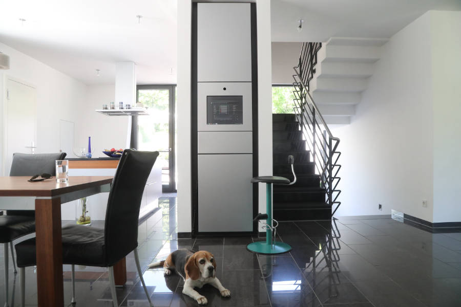 Das Einfamilienhaus in Coburg beeindruckt außen mit moderner Architektur und innen mit Hausautomationstechnik. Quelle: vor-ort-foto.de/Henning Rosenbusch