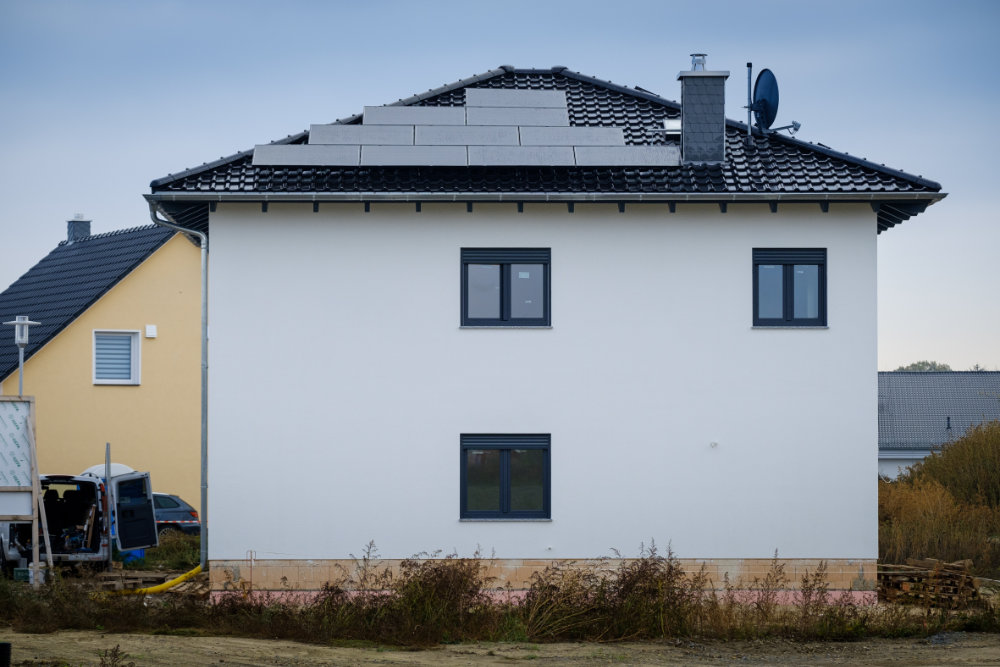 Energiesparen auf 162 Quadratmeter: Die Kombination aus Photovoltaikanlage sowie effizienten Heiz- und Lüftungstechniken macht das Eigenheim von Christian Wolff zum KfW-Bau 40 Plus. | Bildquelle: Bosch