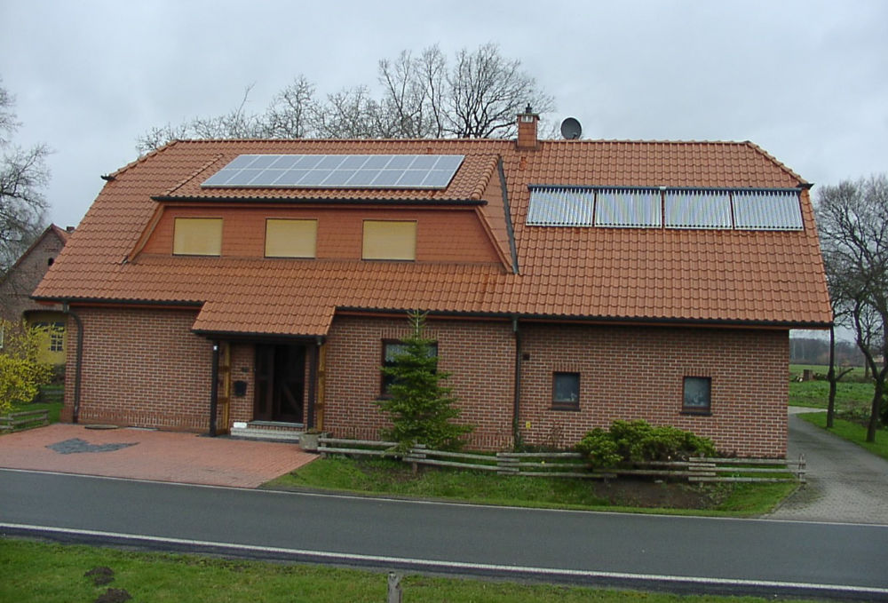 Haus Vinke in Friedewalde, erste Photovoltaik aus 2000 ©Uwe Vinke