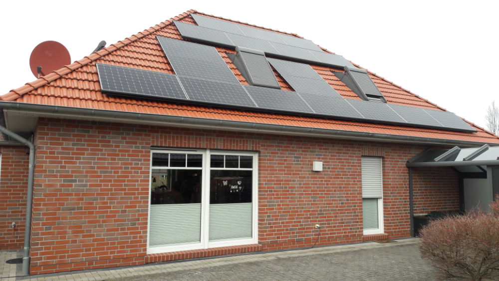 Haus Vinke in Norden mit neuer Photovoltaikanlage 2021 ©Uwe Vinke